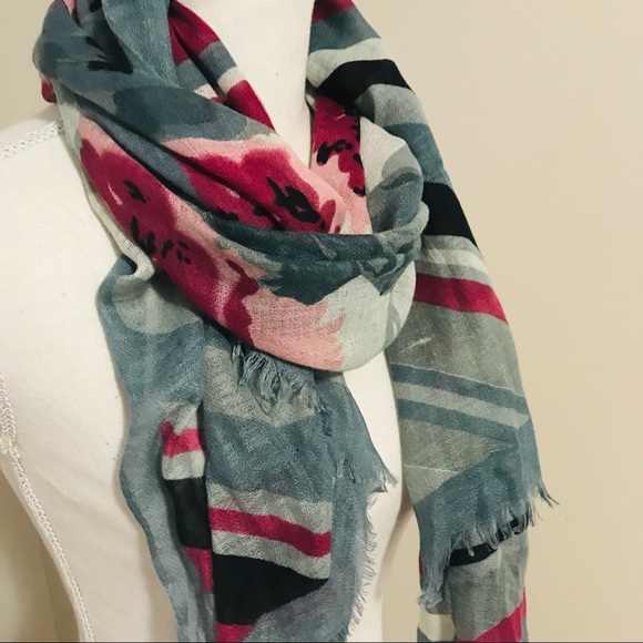 Light Scarf - Picture 2 of 5